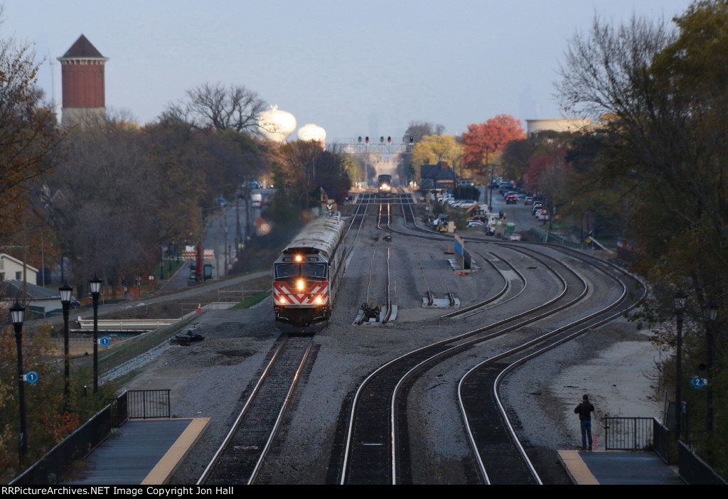 METX 192 leads west on the only track across the new bridge